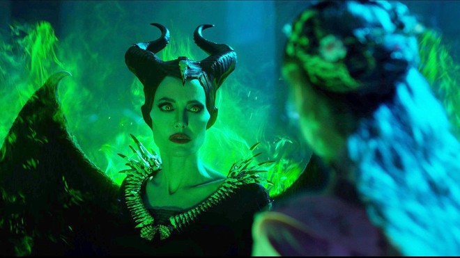 Phim rạp cuối tuần: Không khí Halloween đổ bộ, Chị đại Angelina Jolie chiếm trọn spotlight với Maleficent 2 - Ảnh 3.