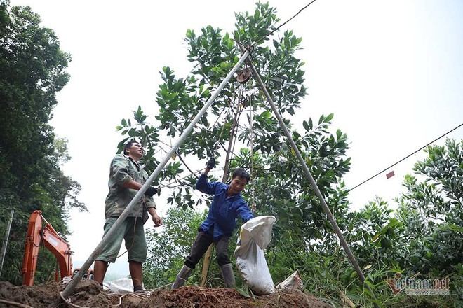 Mùi khủng khiếp ở đồi Mông, nơi xả thải xuống nhà máy nước sông Đà - Ảnh 7.