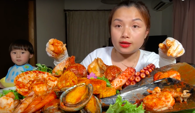 Hiện tượng MXH Quỳnh Trần JP đang sở hữu 4 video khủng nhất nhì giới Youtube ẩm thực Việt: toàn món đắt tiền, mukbang đúng kiểu “dạ dày không đáy” - Ảnh 10.