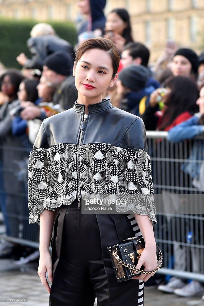 Gừng càng già càng cay: Dương Thừa Lâm "chặt đẹp" toàn bộ sao châu Á, chấp cả Địch Lệ Nhiệt Ba tại show Louis Vuitton - Ảnh 1.