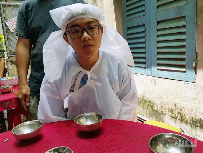 Gia cảnh kh&oacute; tin của người phụ nữ lao xe xuống hồ tử vong khi triều cường - Ảnh 4.