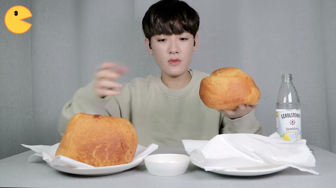 Đối thủ của bà Tân Vlog đã xuất hiện: Youtuber người Hàn tự tay làm những món ăn siêu to khổng lồ khiến dân tình choáng váng - Ảnh 8.