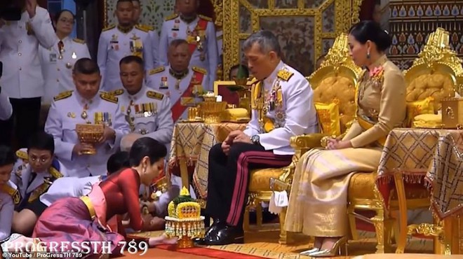Hoàng hậu và Hoàng quý phi Thái Lan: Xuất phát điểm tương đồng, cùng mục tiêu nhưng người về đỉnh cao, người về vực sâu trong cuộc cung đấu - Ảnh 4.