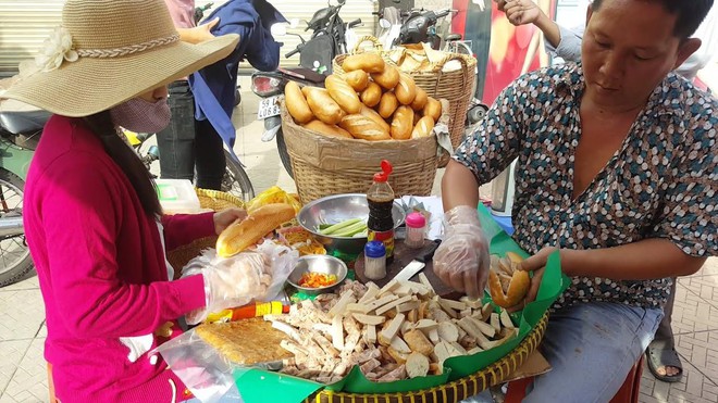 Chuyên trang nước ngoài bình chọn ra list 10 hàng bánh mì ngon nhất Sài Gòn, bất ngờ nhất với vị trí số 3 - Ảnh 25.