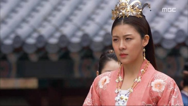 Cung đấu Hoàng gia Thái Lan đã là gì so với 6 phim này: Ngô Cẩn Ngôn hô mưa gọi gió, Ha Ji Won chẳng sợ trời cao đất dày - Ảnh 14.