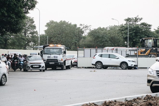 Hà Nội : Rào chắn thêm tuyến đường Lê Đức Thọ - Lê Quang Đạo phục vụ thi công đường đua F1, người dân lại “than” tắc đường - Ảnh 5.
