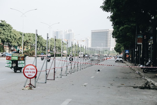 Hà Nội : Rào chắn thêm tuyến đường Lê Đức Thọ - Lê Quang Đạo phục vụ thi công đường đua F1, người dân lại “than” tắc đường - Ảnh 7.