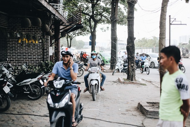 Hà Nội : Rào chắn thêm tuyến đường Lê Đức Thọ - Lê Quang Đạo phục vụ thi công đường đua F1, người dân lại “than” tắc đường - Ảnh 11.