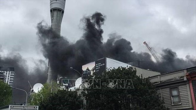 Cháy lớn tại trung tâm thành phố Auckland, New Zealand - Ảnh 1.