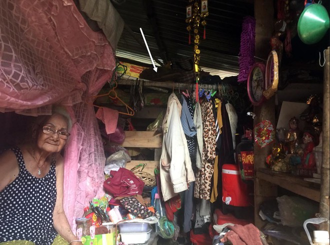 Người phụ nữ S&agrave;i G&ograve;n một thời gi&agrave;u c&oacute;, 94 tuổi sống gầm cầu, b&aacute;n v&eacute; số - Ảnh 4.