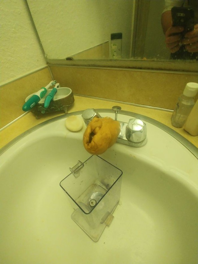 Ch&agrave;ng trai sửa bể phốt trong 2 năm v&agrave; đ&acirc;y l&agrave; những nh&agrave; vệ sinh đ&atilde; &aacute;m ảnh anh ta cả trong giấc ngủ - Ảnh 1.