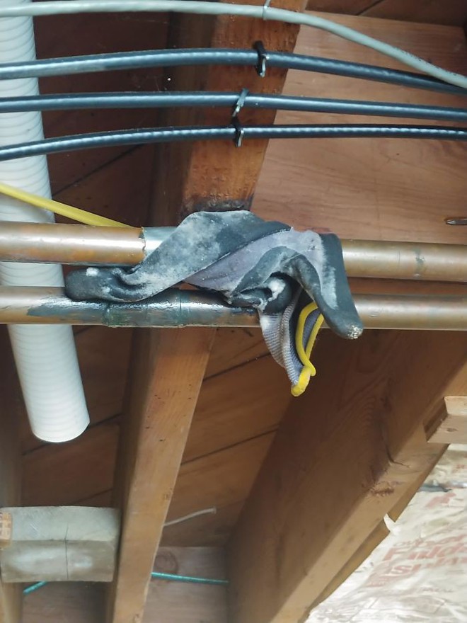 Ch&agrave;ng trai sửa bể phốt trong 2 năm v&agrave; đ&acirc;y l&agrave; những nh&agrave; vệ sinh đ&atilde; &aacute;m ảnh anh ta cả trong giấc ngủ - Ảnh 6.