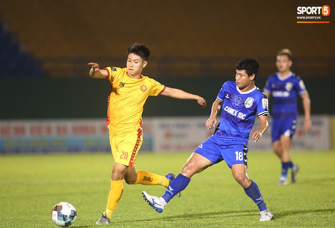 Trò cưng của HLV Park Hang-seo nén đau trên sân Bình Dương, cùng CLB Thanh Hóa chiến đấu để trụ hạng V.League - Ảnh 11.