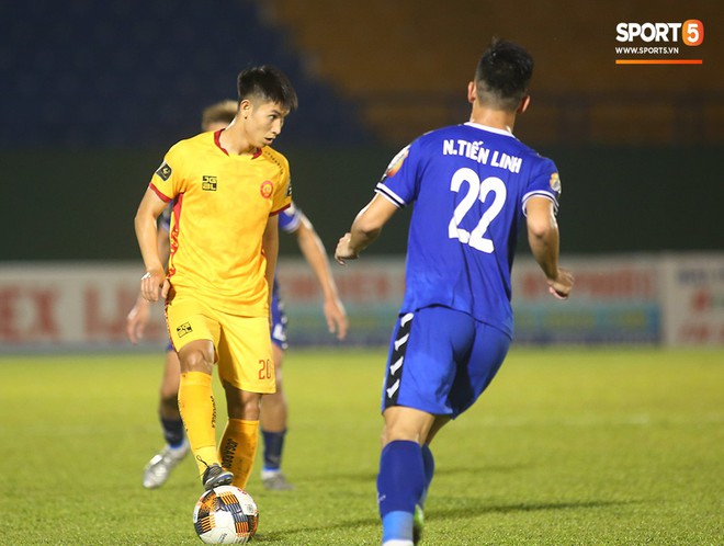 Trò cưng của HLV Park Hang-seo nén đau trên sân Bình Dương, cùng CLB Thanh Hóa chiến đấu để trụ hạng V.League - Ảnh 4.
