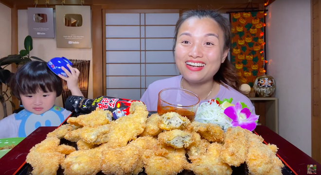 Đẳng cấp của Quỳnh Trần JP - Youtuber ẩm thực đang hot nhất MXH: 5 ngày ra 5 video mukbang, thu về gần 6 triệu views nhanh ngỡ ngàng - Ảnh 16.