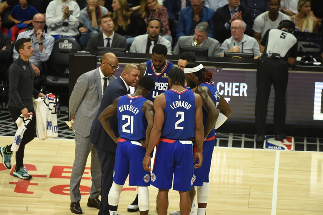 NBA 19-20: Dàn dự bị tỏa sáng, hàng thủ chất lượng cùng phong độ đỉnh cao của Kawhi Leonard giúp Clippers giành chiến thắng trận derby Los Angeles - Ảnh 3.