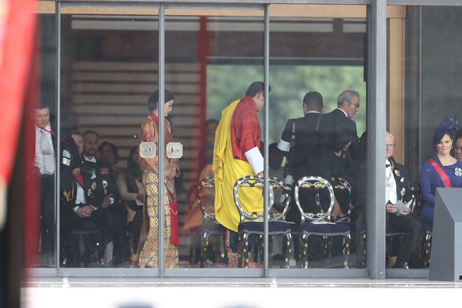 Cộng đồng mạng phát sốt với vẻ đẹp thoát tục không góc chết của Hoàng hậu Bhutan ở Nhật Bản khi tham dự lễ đăng quang  - Ảnh 4.