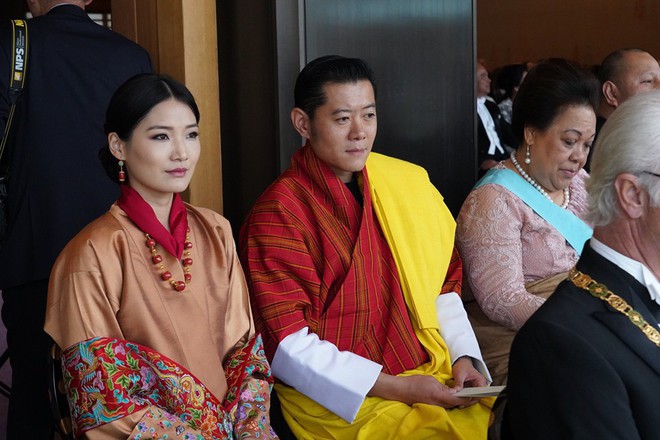 Cộng đồng mạng phát sốt với vẻ đẹp thoát tục không góc chết của Hoàng hậu Bhutan ở Nhật Bản khi tham dự lễ đăng quang  - Ảnh 5.