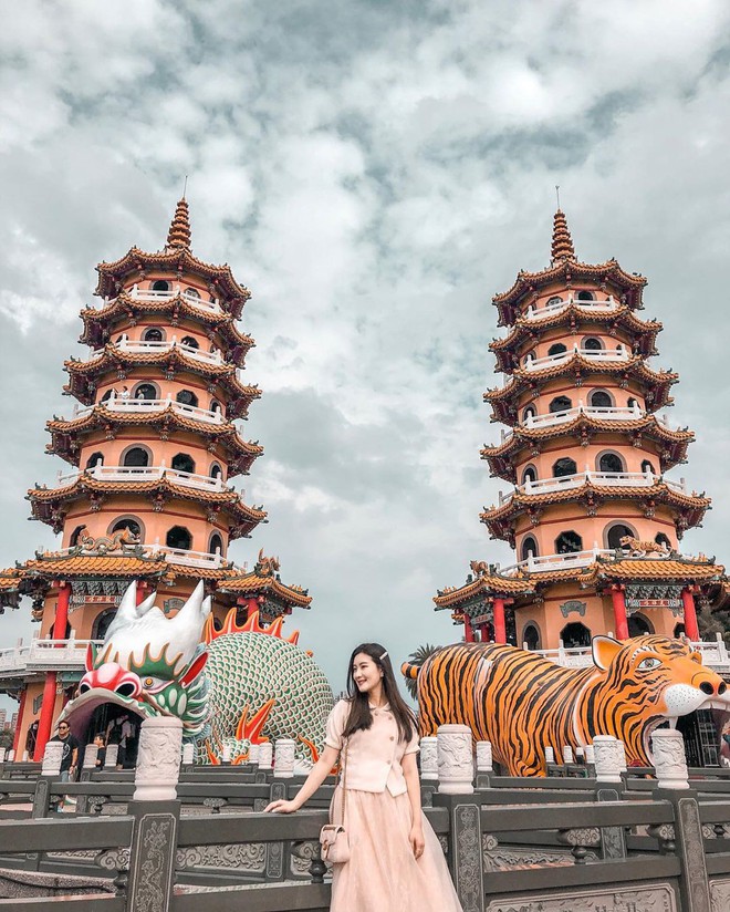 Ra đây mà xem ngôi chùa “rồng bay hổ múa” có thật ở Đài Loan, nhìn hình check-in trên Instagram mà choáng ngợp - Ảnh 8.