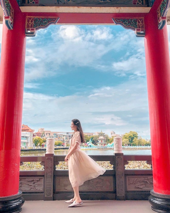 Ra đây mà xem ngôi chùa “rồng bay hổ múa” có thật ở Đài Loan, nhìn hình check-in trên Instagram mà choáng ngợp - Ảnh 18.