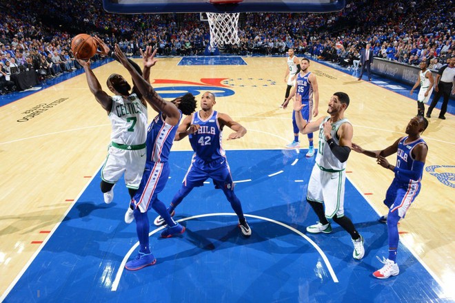 NBA 19-20: Không thể ngăn cản Ben Simmons, Boston Celtics bị Philadelphia 76ers bóp nghẹt tại Wells Fargo Center - Ảnh 2.