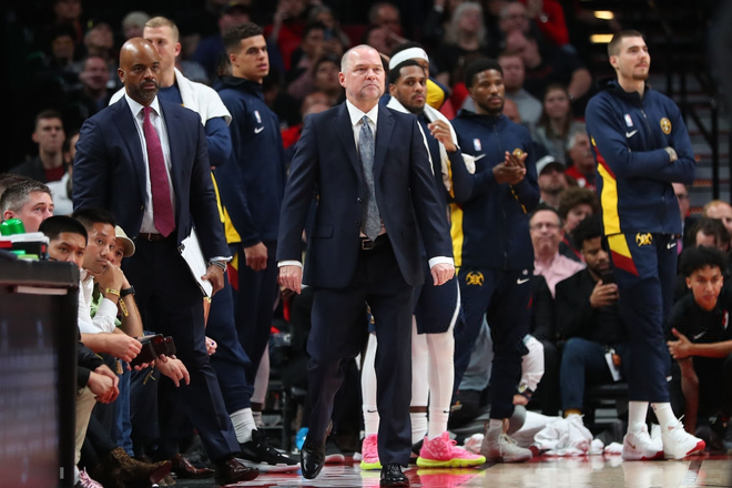 NBA 19-20: Tỏa s&aacute;ng muộn m&agrave;ng, Nikola Jokic gi&uacute;p Denver Nuggets lội ngược d&ograve;ng th&agrave;nh c&ocirc;ng tr&ecirc;n s&acirc;n của Portland Trail Blazers - Ảnh 3.