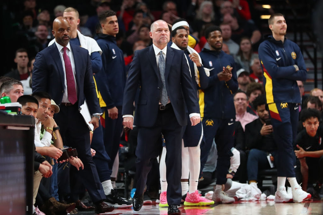 NBA 19-20: Tỏa sáng muộn màng, Nikola Jokic giúp Denver Nuggets lội ngược dòng thành công trên sân của Portland Trail Blazers - Ảnh 3.