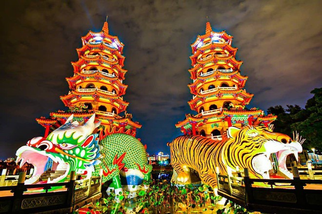 Ra đây mà xem ngôi chùa “rồng bay hổ múa” có thật ở Đài Loan, nhìn hình check-in trên Instagram mà choáng ngợp - Ảnh 5.