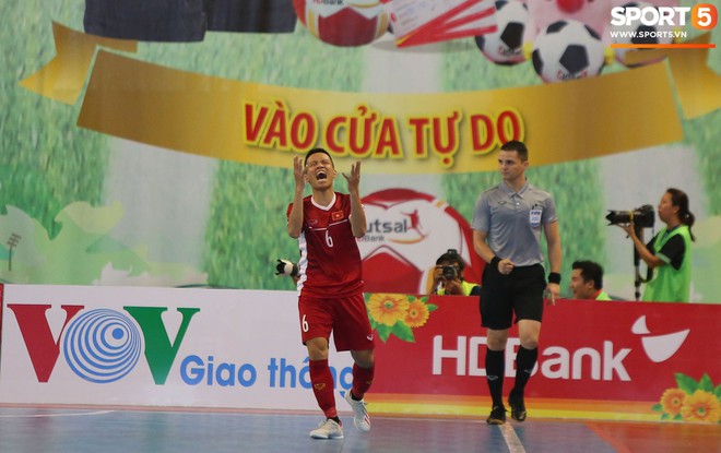 Bỏ lỡ nhiều cơ hội, tuyển Futsal Việt Nam không thể làm nên lịch sử trước Thái Lan - Ảnh 1.