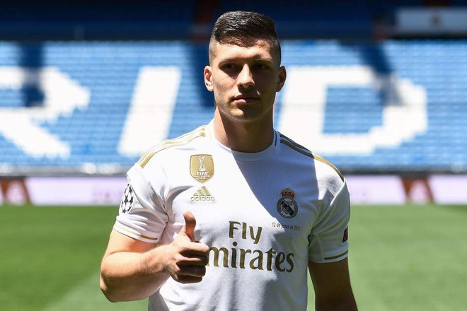 Vẫn thi triển tuyệt chi&ecirc;u t&agrave;ng h&igrave;nh ở Real Madrid nhưng t&acirc;n binh 60 triệu euro đ&atilde; kịp phản bội vợ, theo t&igrave;nh mới xinh đẹp, hấp dẫn hơn - Ảnh 3.