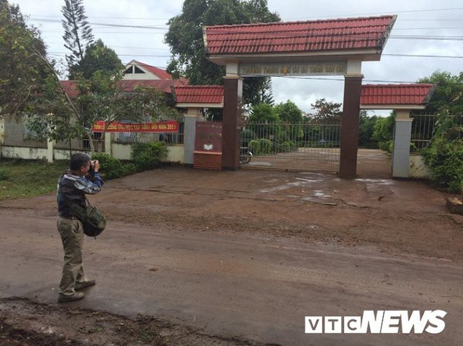 Hàng loạt giáo viên ở Đắk Lắk tố trường đóng tiền bảo hiểm sai quy định - Ảnh 1.