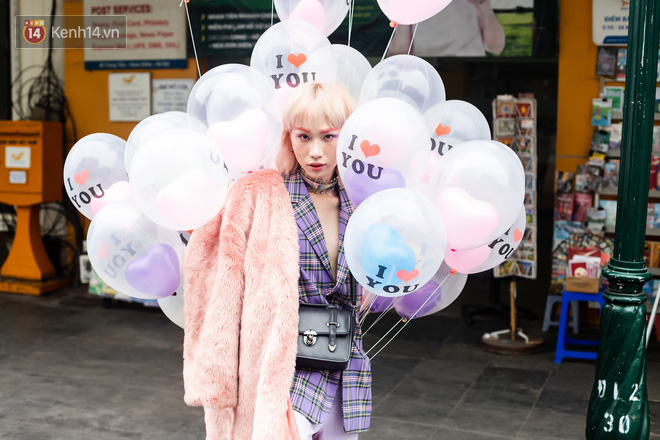 Street style AVIFW ng&agrave;y đầu: người diện tới 7 chiếc &aacute;o ngốt ng&aacute;t, người mặc đơn giản m&agrave; vẫn chất chơi - Ảnh 4.