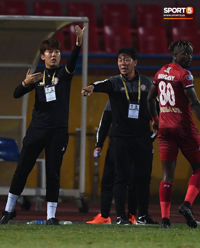 Trợ lý người Hàn Quốc khóc nức nở, không phục thất bại trước Hà Nội FC ở bán kết Cúp Quốc gia 2019 - Ảnh 6.