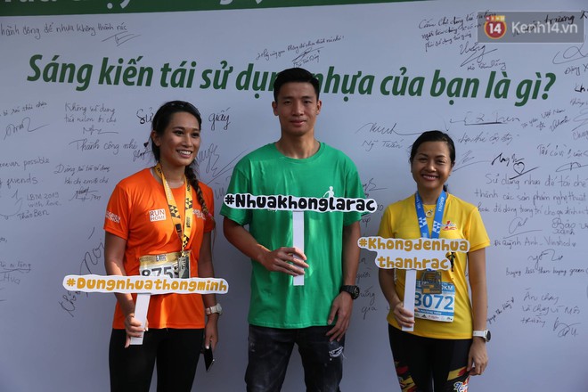 Gần 6.000 vận động vi&ecirc;n marathon h&agrave;o hứng ủng hộ chương tr&igrave;nh đưa s&aacute;ng kiến việc t&aacute;i sử dụng nhựa - Ảnh 3.