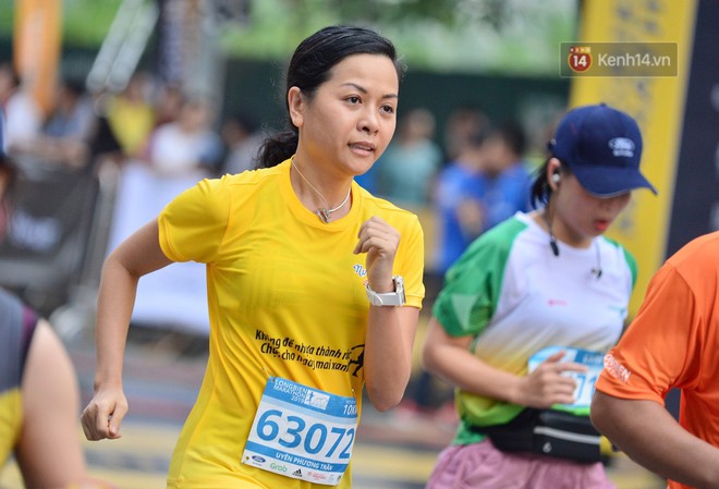 Gần 6.000 vận động vi&ecirc;n marathon h&agrave;o hứng ủng hộ chương tr&igrave;nh đưa s&aacute;ng kiến việc t&aacute;i sử dụng nhựa - Ảnh 7.