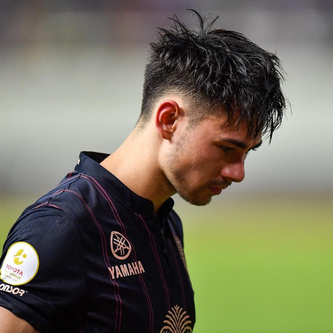 Cầu thủ đấm Đình Trọng khóc ngất bên đồng đội sau khi để tuột chức vô địch tại Thái Lan - Ảnh 9.