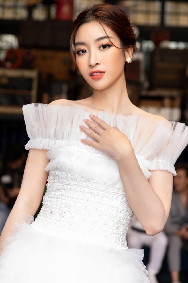 D&agrave;n Hoa hậu, &Aacute; hậu hot nhất nh&igrave; Vbiz v&aacute;y &aacute;o lộng lẫy, đụng độ bất ph&acirc;n thắng bại trong một khung h&igrave;nh - Ảnh 7.