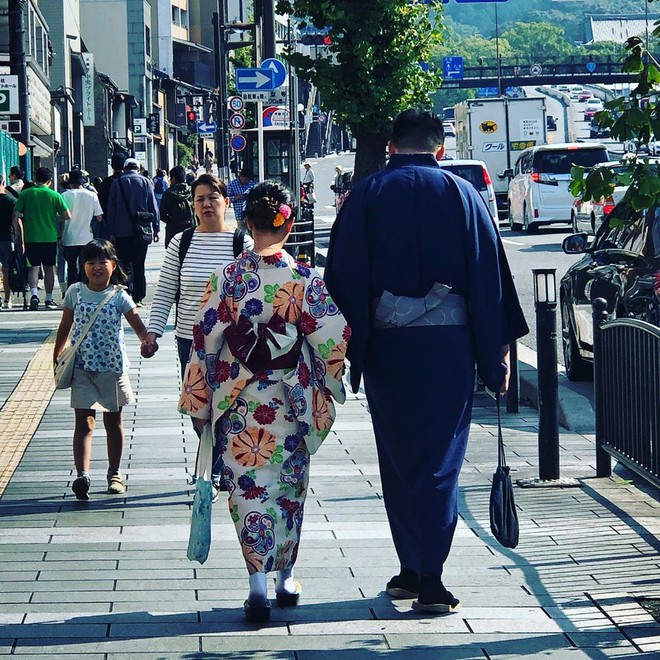 Một quận ở Nhật cấm tiệt du khách quay phim chụp ảnh trên đường phố, ai vi phạm sẽ bị phạt tới 10.000 yên - Ảnh 3.