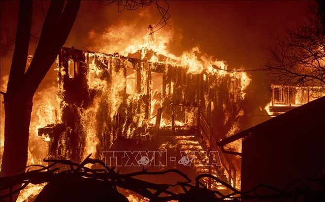  Cháy rừng ở California diễn biến nguy hiểm  - Ảnh 1.