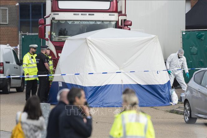 Vụ 39 thi thể trong xe tải ở Anh: Ba đối tượng tình nghi được tại ngoại - Ảnh 1.