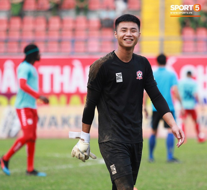 Top 5 ngôi sao đẹp trai mới nổi ở V.League: Người thay thế Đặng Văn Lâm, người được ví hay hơn cả Phan Văn Đức - Ảnh 5.