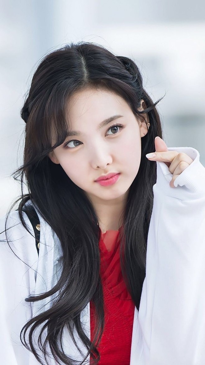 Những idol có khuôn mặt khó ở nhất Kpop: Nayeon và Jennie dính phốt chỉ vì liếc mắt, mỹ nam BTS tính cách khác hẳn - Ảnh 26.