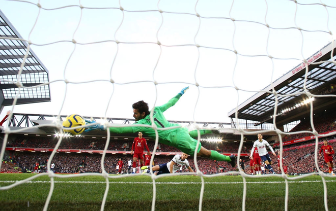 Son Heung-min cay đắng hóa thánh cột - xà, Tottenham thua ngược tiếc nuối đội đầu bảng Liverpool - Ảnh 3.