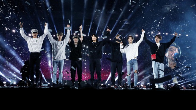 Đoạn nhảy của Jimin chiếu trong concert BTS lần đầu được đăng tải: Vũ đạo thần sầu thế này bảo sao được gọi là ông hoàng sân khấu - Ảnh 1.