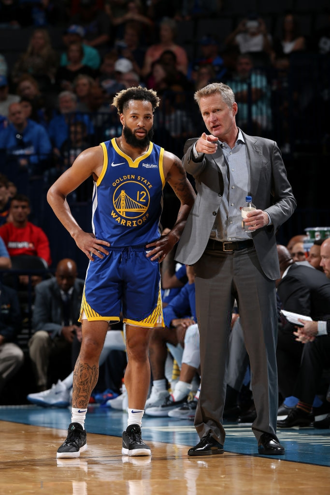 NBA 19-20:Tiếp tục đ&oacute;n nhận thất bại trước Oklahoma City Thunder, Golden State Warriors ch&igrave;m trong khủng hoảng - Ảnh 3.