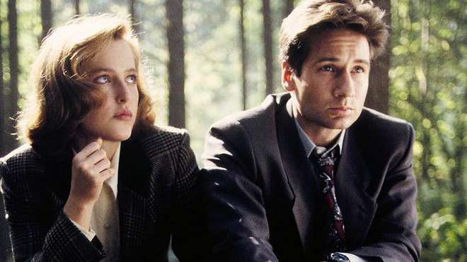 Dàn sao The X-Files ám ảnh 8X, 9X sau 26 năm: Nam chính khổ sở vì nghiện sex, nữ chính yêu đồng tính, sốc nhất là sao nhí - Ảnh 1.