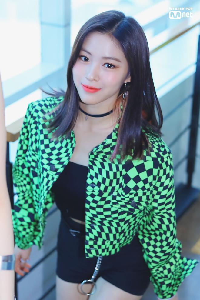 Tr&ograve;n mắt visual d&agrave;n mỹ nh&acirc;n 2k1 được b&aacute;o H&agrave;n ngợi ca kh&ocirc;ng đ&ugrave;a được đ&acirc;u: Bản sao Sulli c&oacute; đọ lại g&agrave; nh&agrave; JYP? - Ảnh 9.