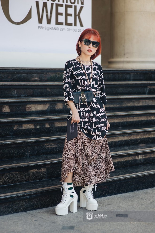 Street style AVIFW ng&agrave;y 4: tinh thần l&ecirc;n đồ chặt ch&eacute;m của giới trẻ H&agrave; th&agrave;nh vẫn kh&ocirc;ng hề sụt giảm - Ảnh 4.