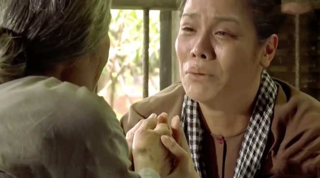 Tiếng S&eacute;t Trong Mưa tập 50 biến th&agrave;nh đại hội kh&oacute;c nh&egrave;: Từ l&agrave;ng qu&ecirc; ra th&agrave;nh thị, ai nấy nước mắt t&egrave;m lem mặt mũi - Ảnh 3.