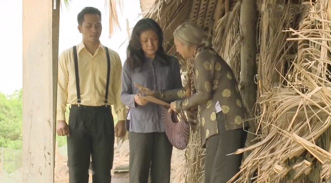 Tiếng S&eacute;t Trong Mưa tập 50 biến th&agrave;nh đại hội kh&oacute;c nh&egrave;: Từ l&agrave;ng qu&ecirc; ra th&agrave;nh thị, ai nấy nước mắt t&egrave;m lem mặt mũi - Ảnh 26.